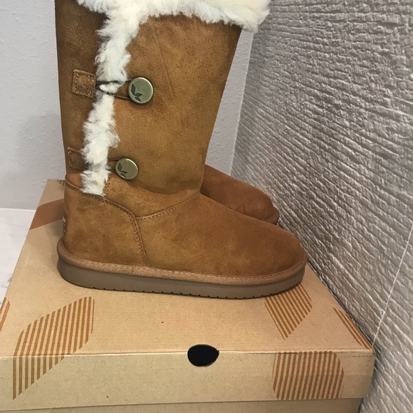 Uggs for Girls Available Sizes 3 BNIB - Picture 4 of 7